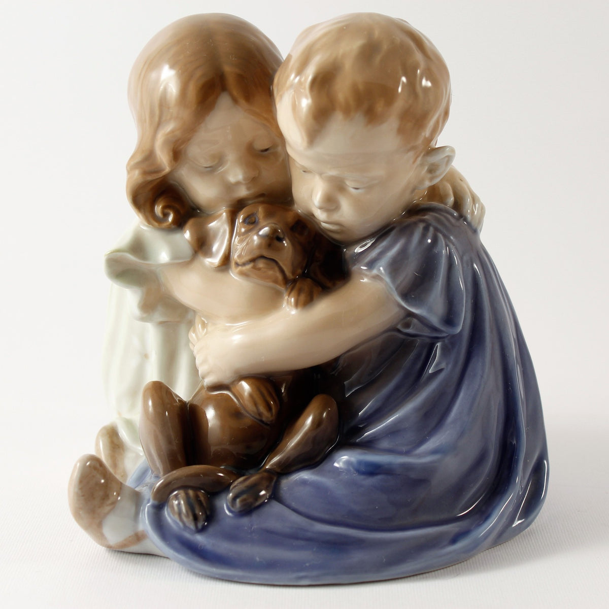 Royal Copenhagen Statuina in "Bambini con Cucciolo" Cod 707 porcellana dipinta a mano, 15 cm