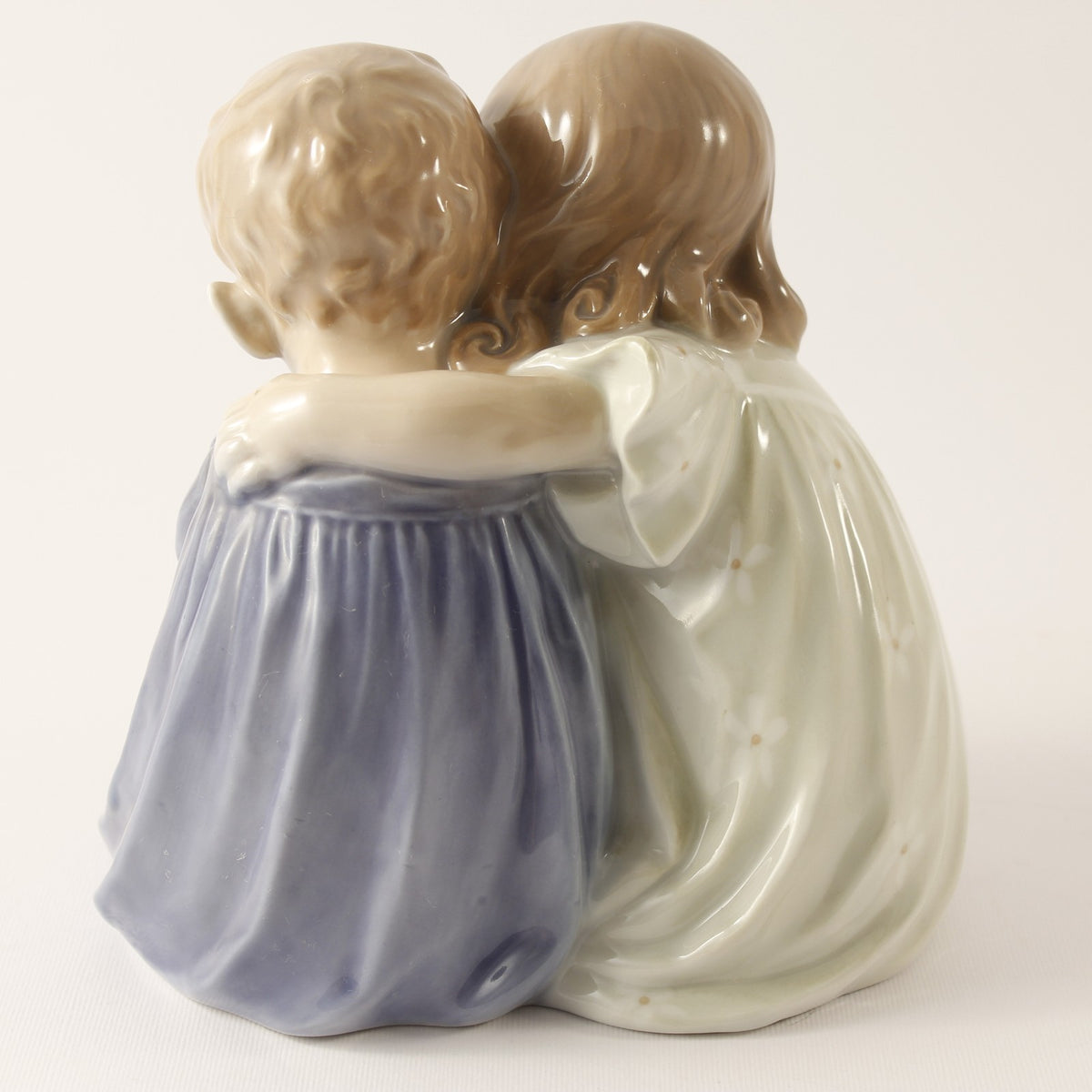 Statuina in "Bambini con Cucciolo" Cod 707 porcellana pezzo da collezione, 15 cm
