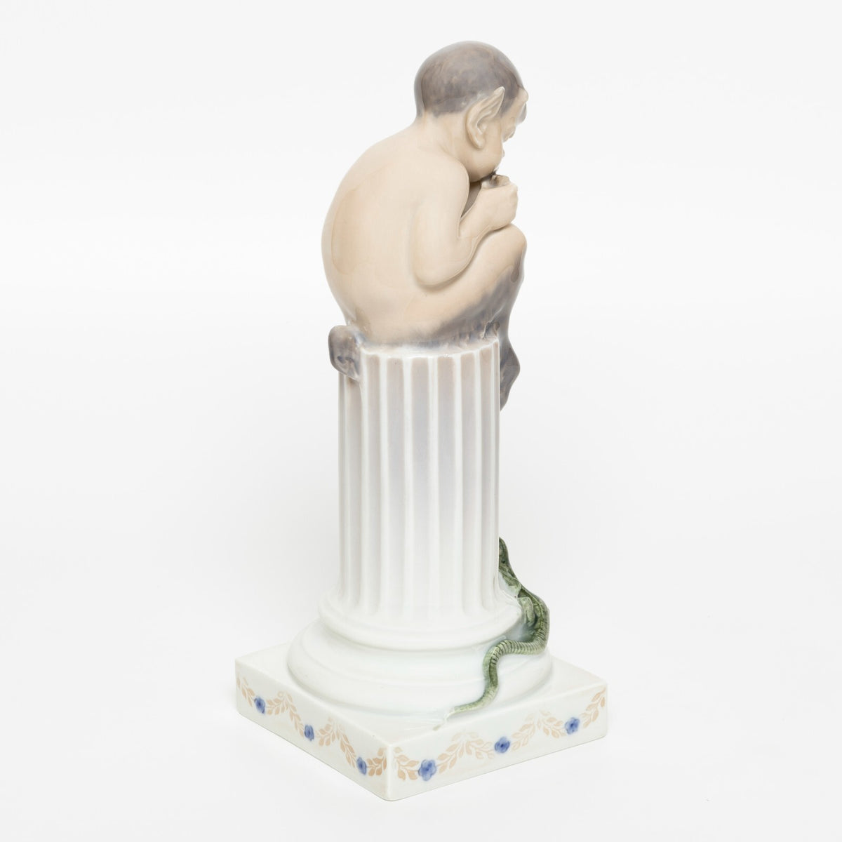 Statuina in "Fauno con Lucertola" Cod 433 porcellana pezzo da collezione, 21 cm