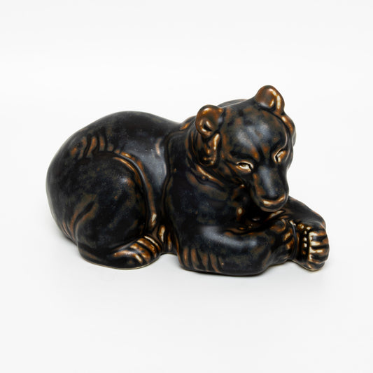 Royal Copenhagen Statuina in "Orso Sdraiato" Cod 21520 porcellana dipinta a mano, 14 cm