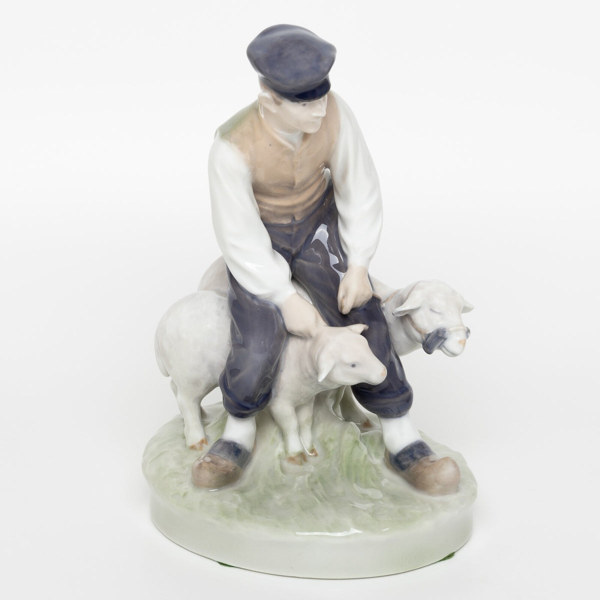 Royal Copenhagen Statuina in "Pastore con Pecore" Cod 627 porcellana dipinta a mano, 20 cm