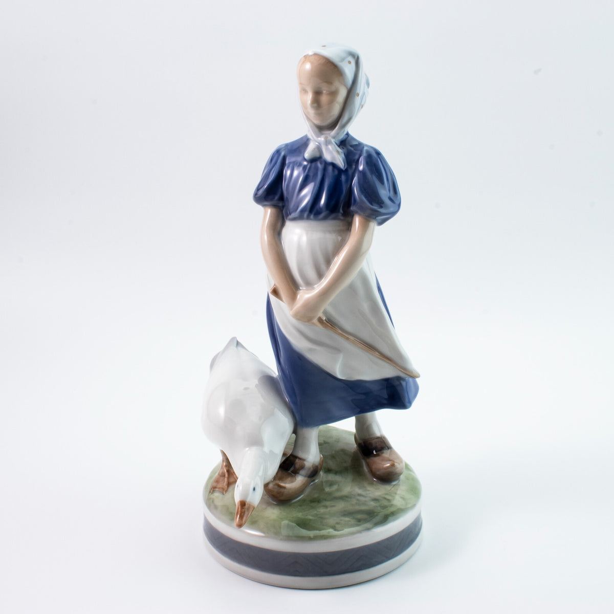 Statuina in "Ragazza con Oca" Cod 527 porcellana pezzo raro da collezione, 23 cm