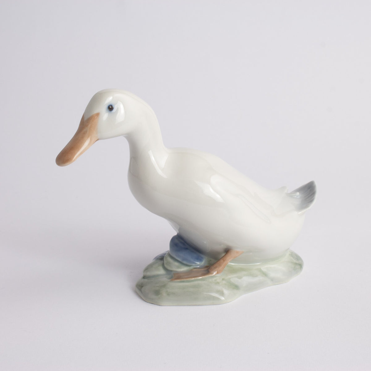 Royal Copenhagen Statuina "Papera" Cod 1192 (Piccolo Difetto) porcellana dipinta a mano, 10 cm
