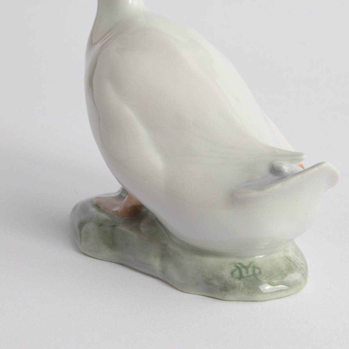 Statuina "Papera" Cod 1192 (Piccolo Difetto) porcellana originale d'epoca, 10 cm