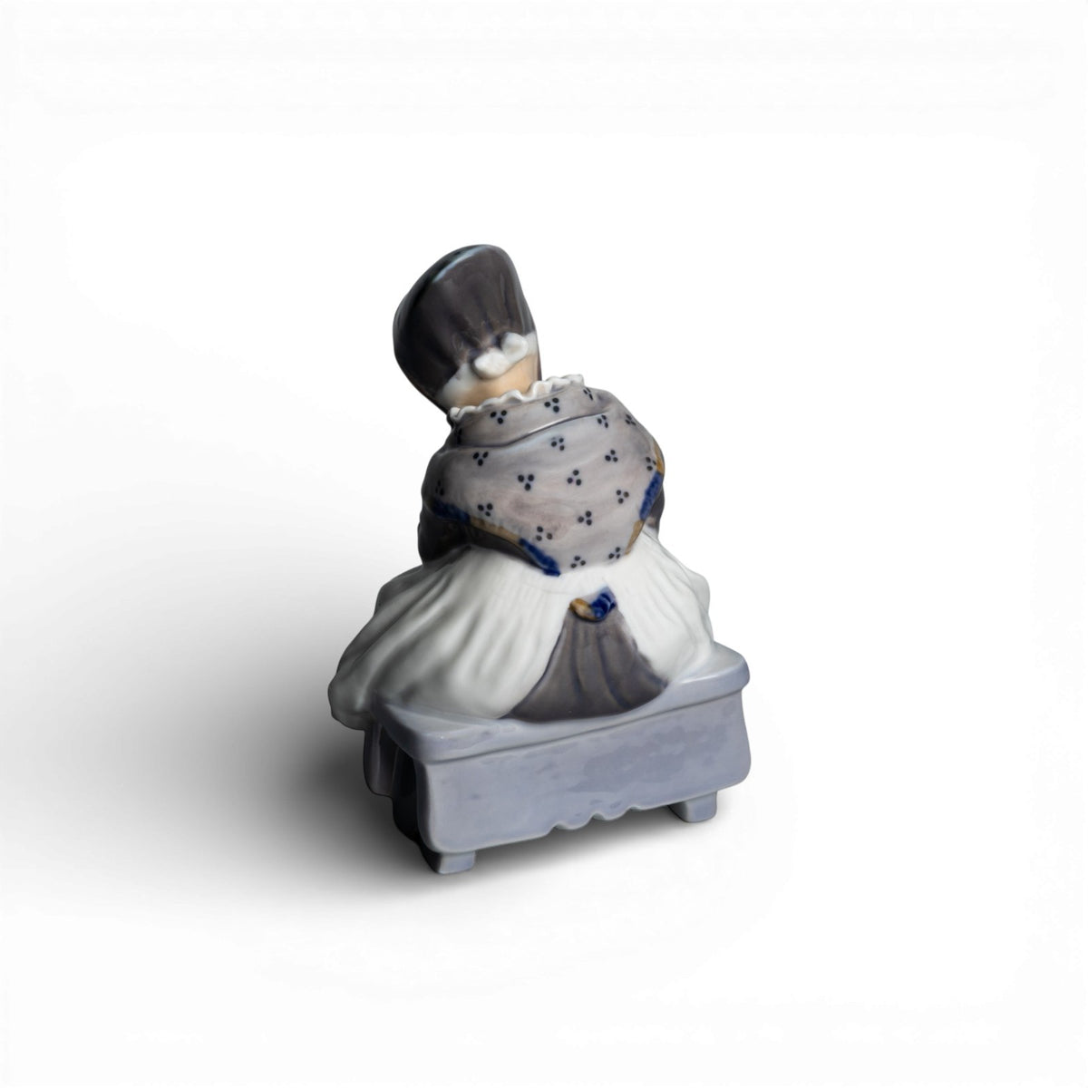Royal Copenhagen Statuina "Ragazza di Amager Cuce" Cod 1314 decorazione porcellana da collezione, 15 cm