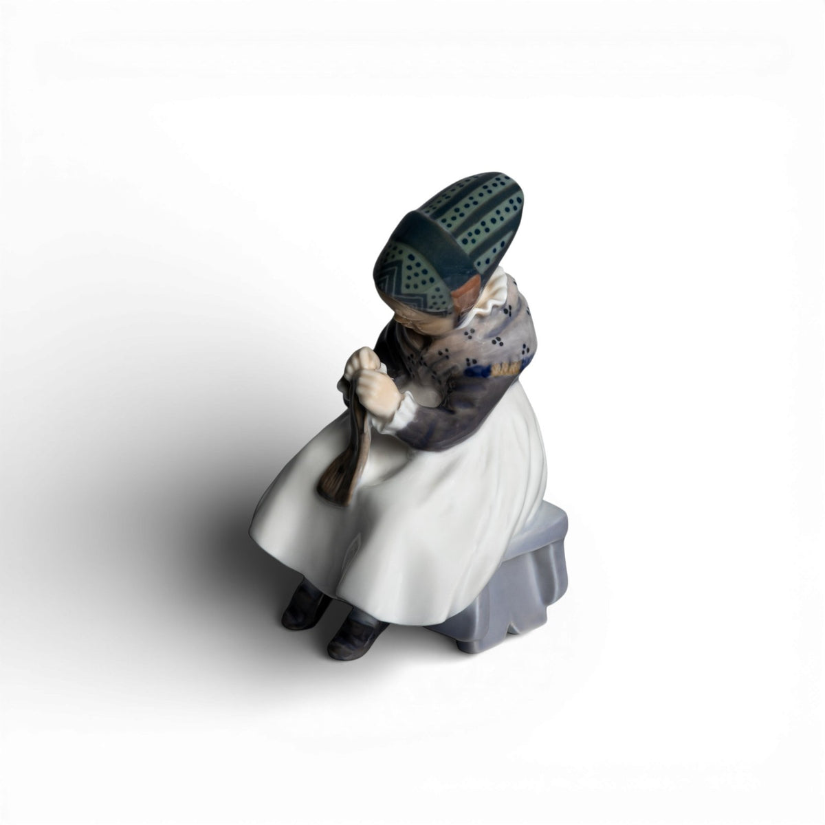 Statuina "Ragazza di Amager Cuce" Cod 1314 porcellana pezzo da collezione, 15 cm