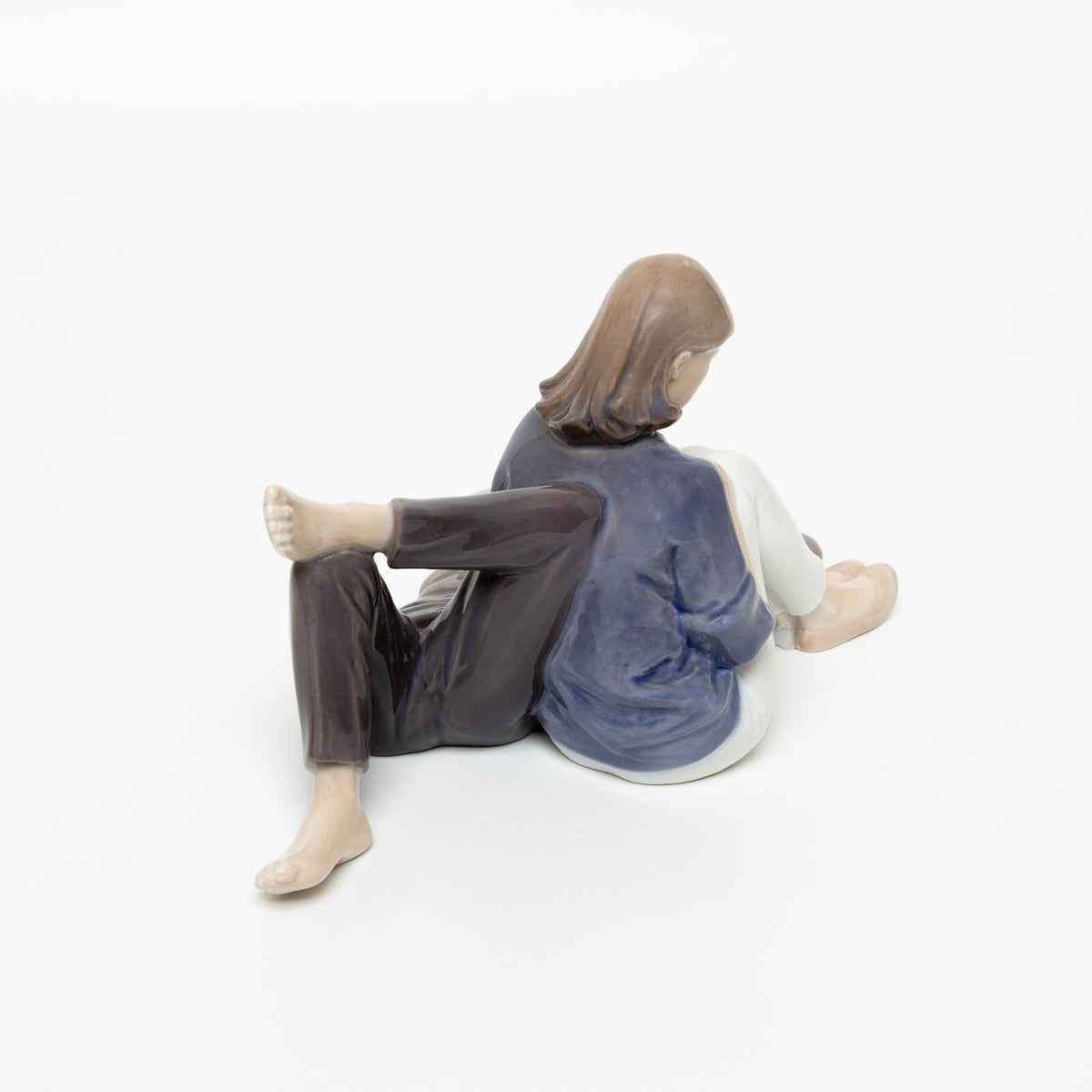 Statuina "Ragazzi che Leggono" Cod 4649 (Difetto) porcellana pezzo raro da collezione, 11 cm