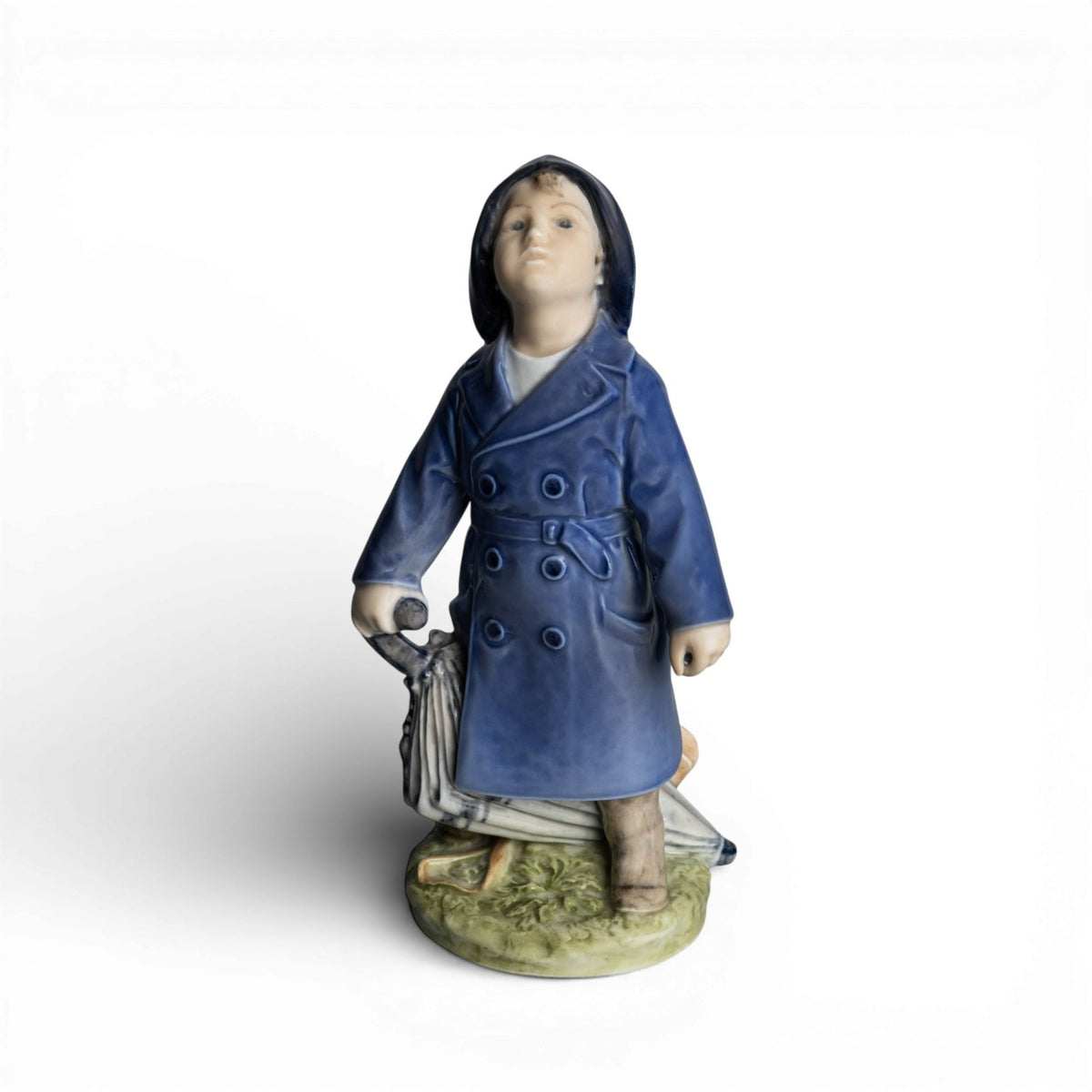 Statuina "Ragazzo con Impermeabile" Cod 3556 Royal Copenhagen porcellana autentica, 18 cm