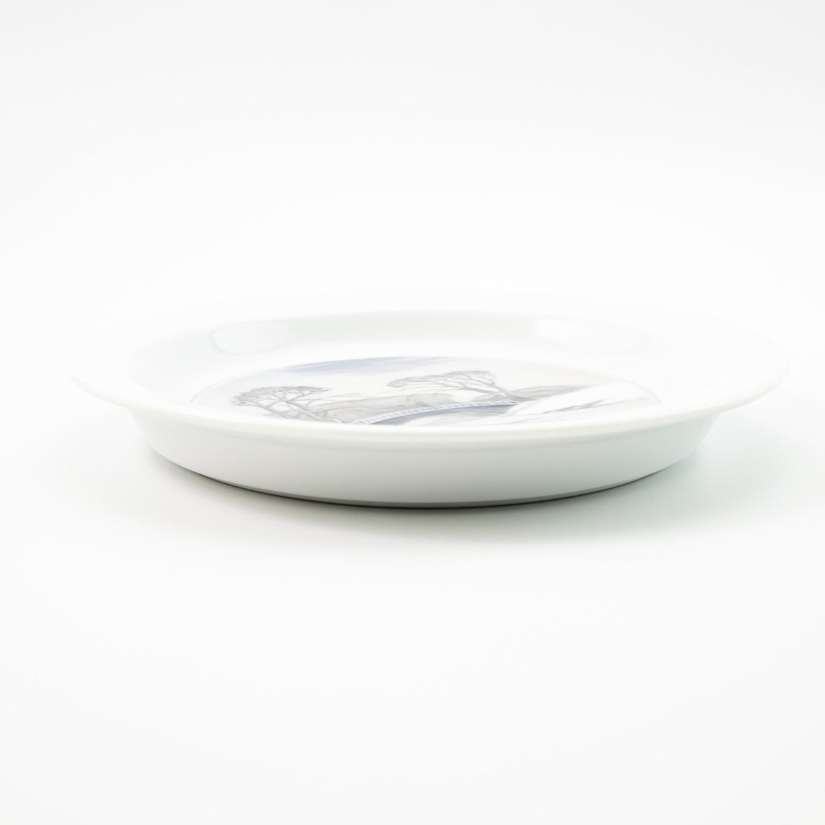 Marchio Royal Copenhagen sul retro dello svuotatasche con paesaggio 3227