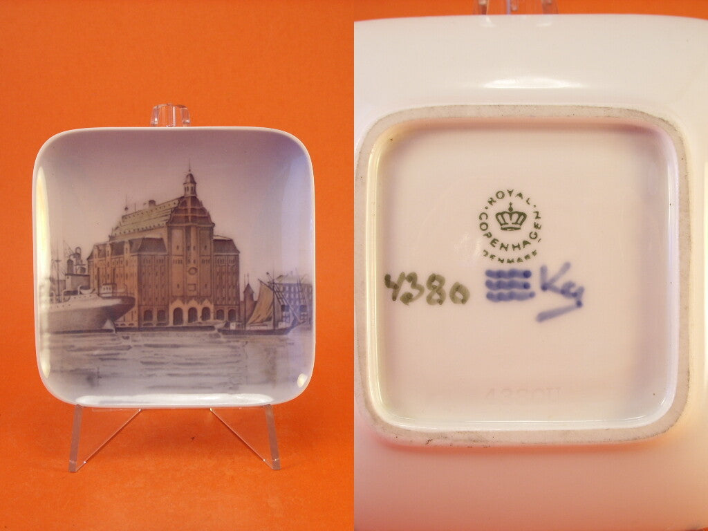 Svuotatasche Royal Copenhagen modello 4380 con marchio Corona e Tre Linee Ondulate