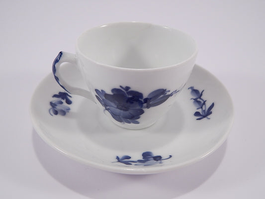 Tazza con piattino Royal Copenhagen Blue Flower in porcellana danese