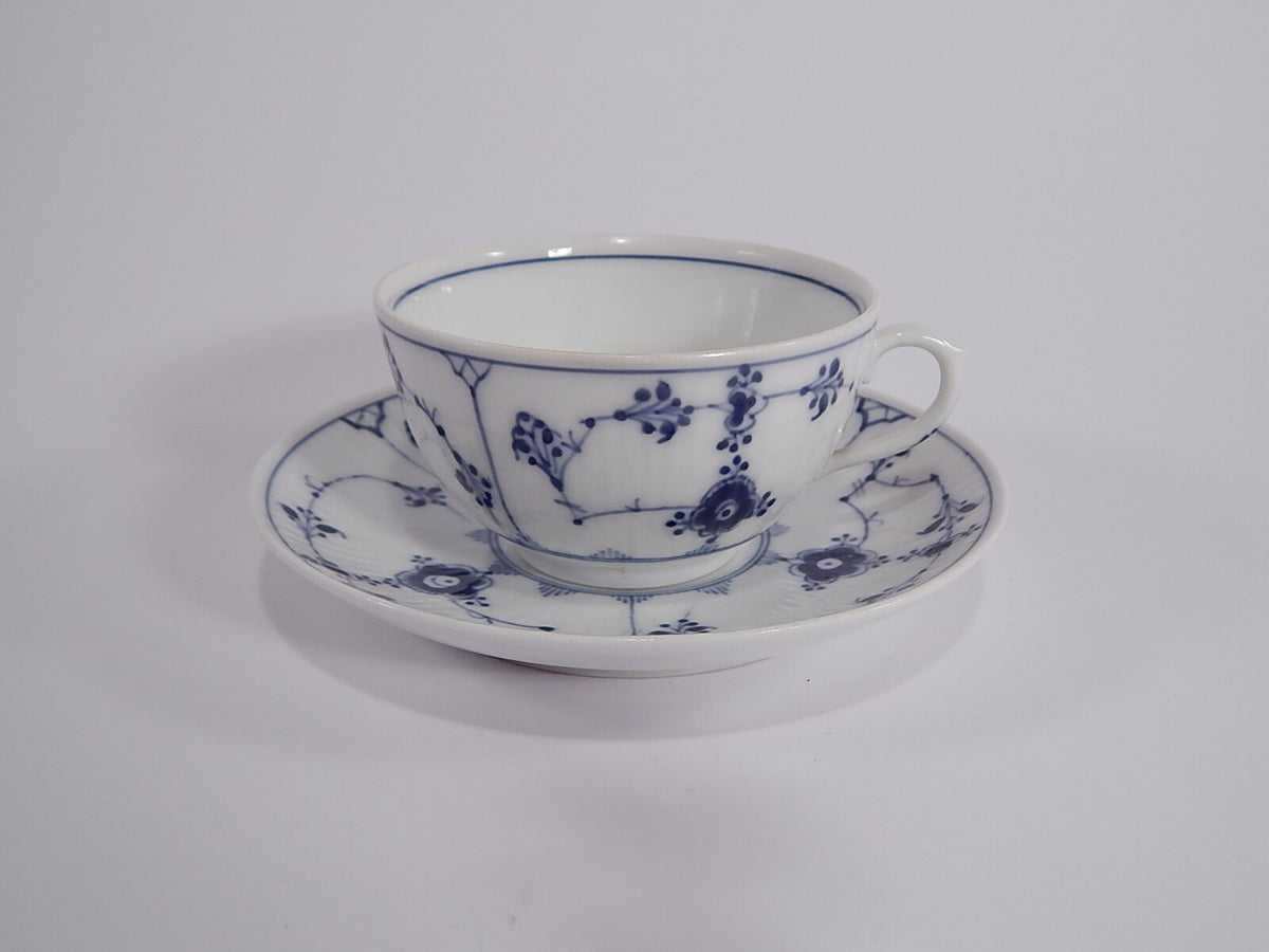 Tazza da tè con piattino Royal Copenhagen Blue Fluted Plain in porcellana danese