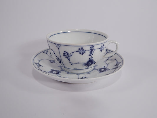 Tazza da tè con piattino Royal Copenhagen Blue Fluted Plain in porcellana danese