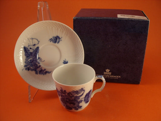 Tazzina con piattino Royal Copenhagen Blue Flower in porcellana danese