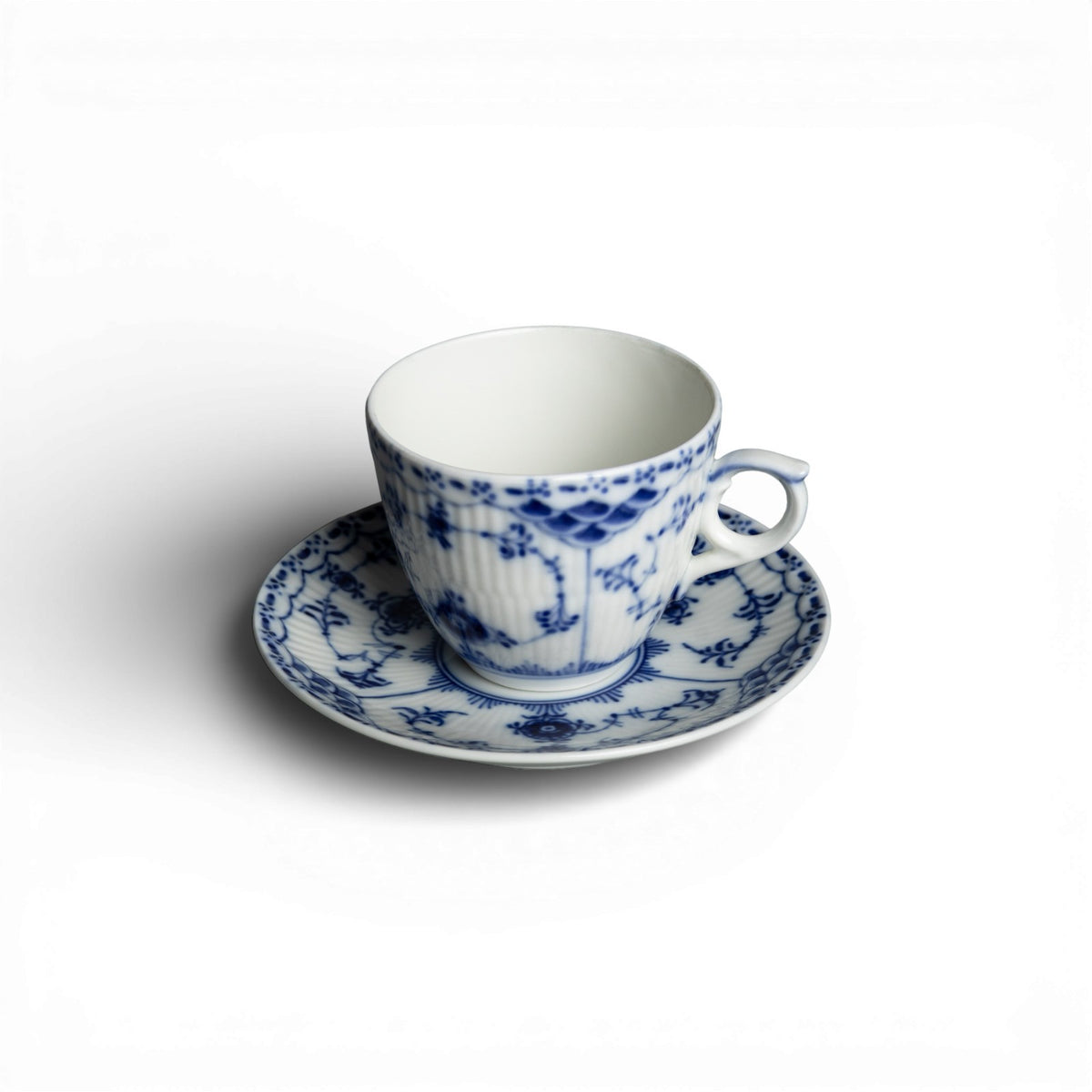 Tazzina con piattino Royal Copenhagen Blue Fluted Half Lace in porcellana danese