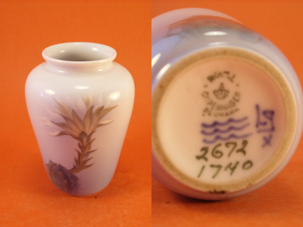 Royal Copenhagen Vasetto Antico in "Cactus" cod 2672-1740 decorazione porcellana da collezione, cm 11