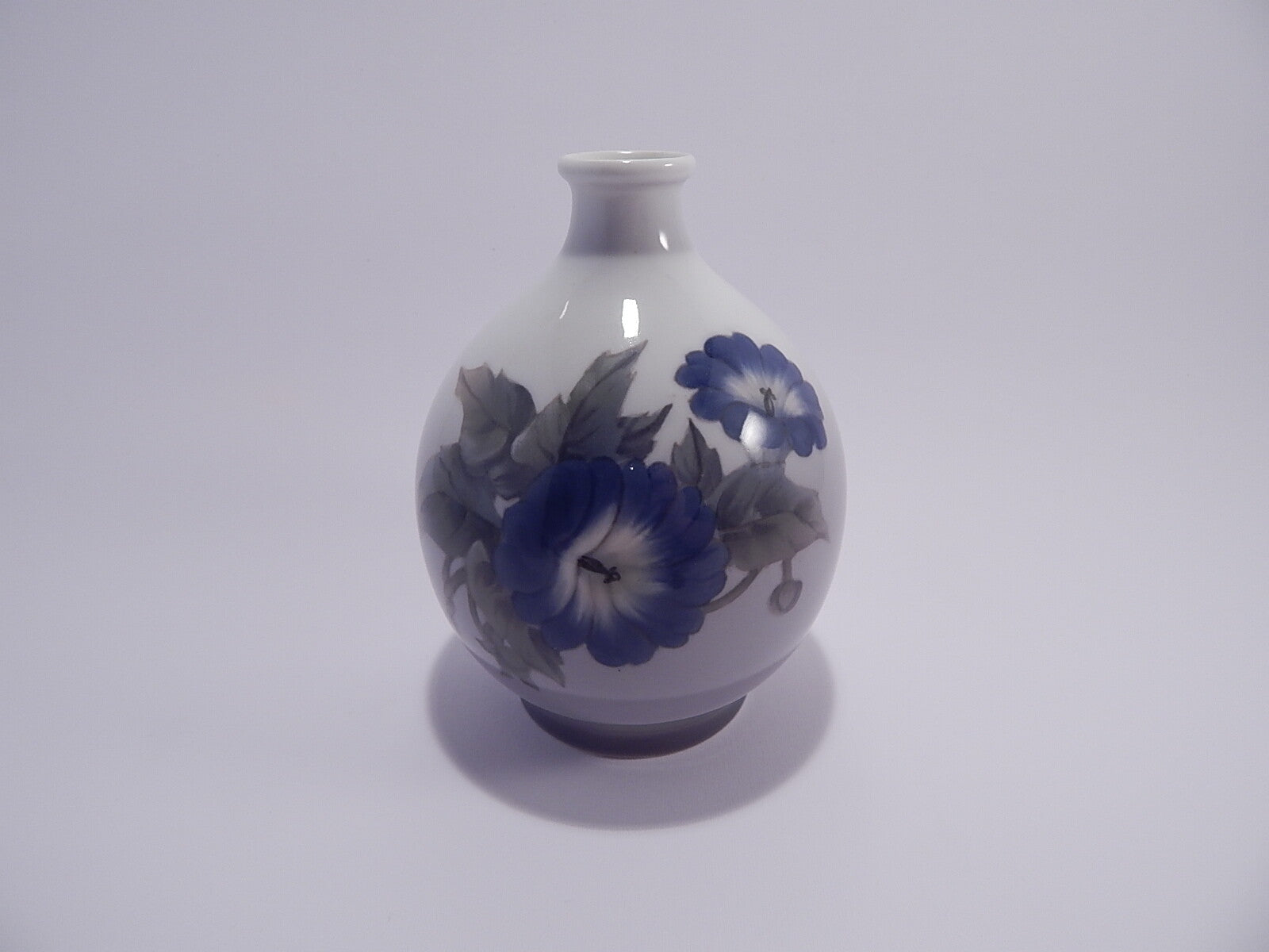 Royal Copenhagen Vaso Antico Raro in "Convolvolo" cod 790/1813 porcellana dipinta a mano, cm 18