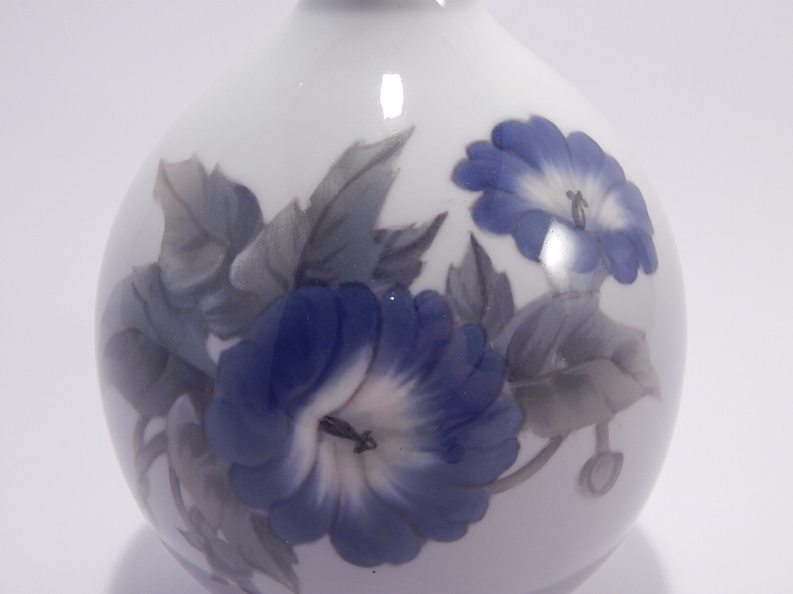 Royal Copenhagen Vaso Antico Raro in "Convolvolo" cod 790/1813 decorazione porcellana da collezione, cm 18