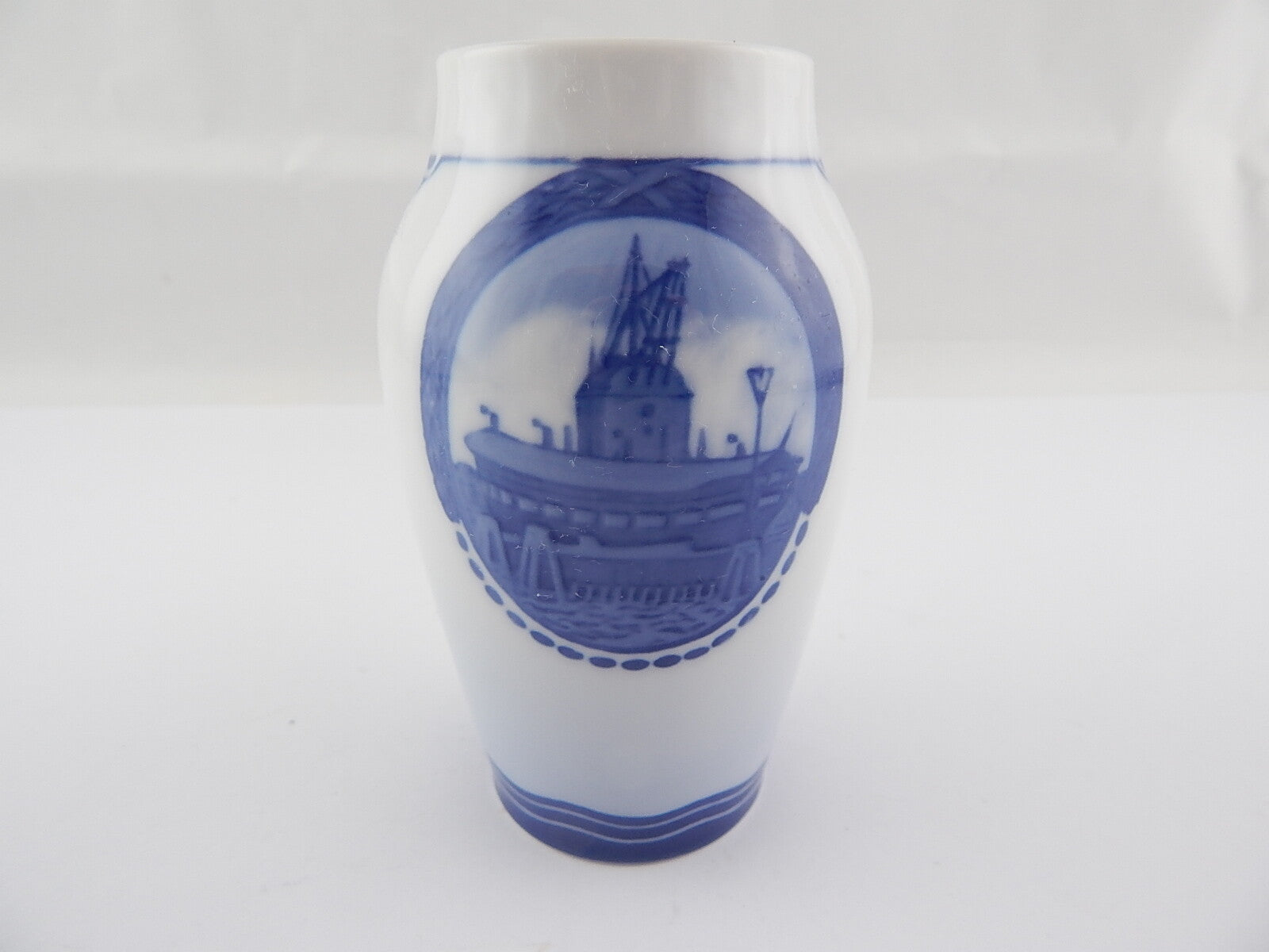 Vaso in "Art Nouveau" primi '900 Royal Copenhagen porcellana autentica, cm 14