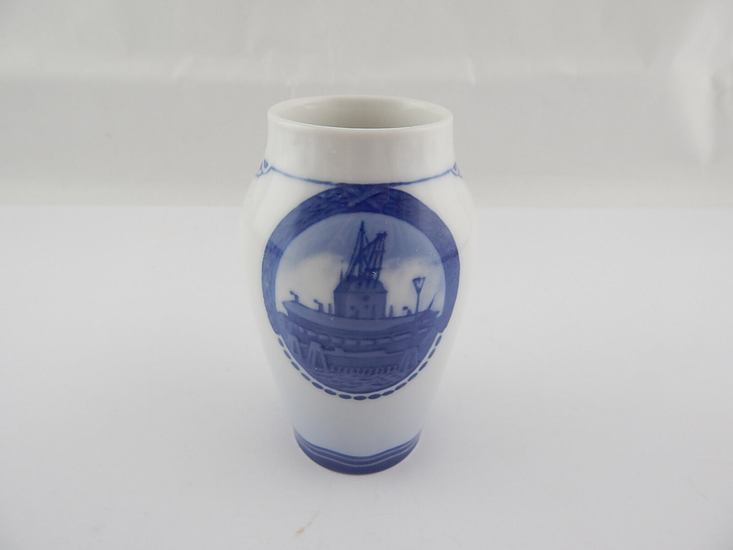 Royal Copenhagen Vaso in "Art Nouveau" primi '900 decorazione porcellana da collezione, cm 14