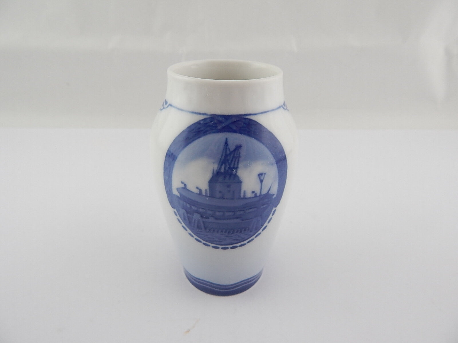 Royal Copenhagen Vaso in "Art Nouveau" primi '900 decorazione porcellana da collezione, cm 14