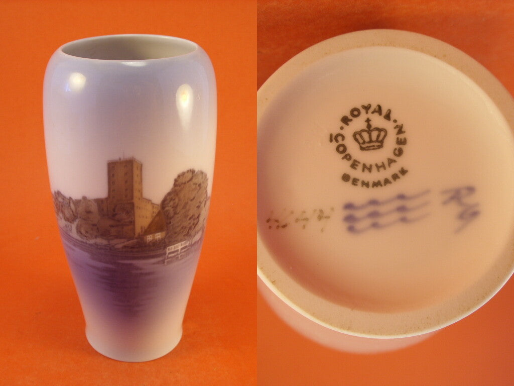 Royal Copenhagen Vaso in "Castello di Kolding" cod 4444 decorazione porcellana da collezione, cm 17
