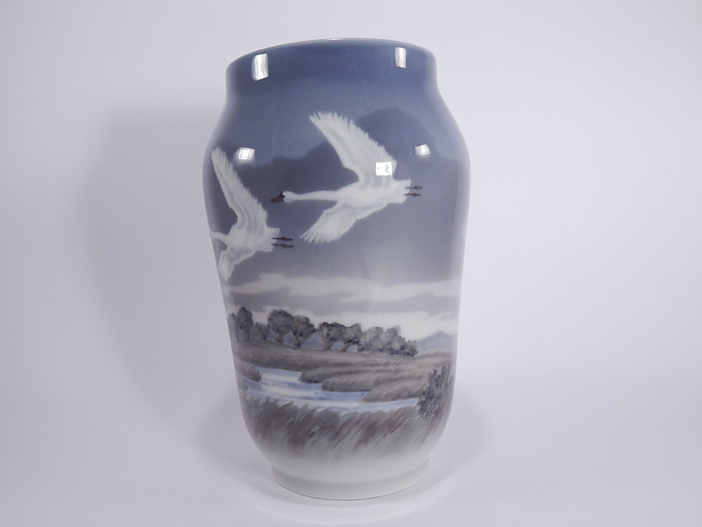 Royal Copenhagen Vaso in "Cigni in Volo" cod 1955/1217 decorazione porcellana da collezione, cm 26 #1