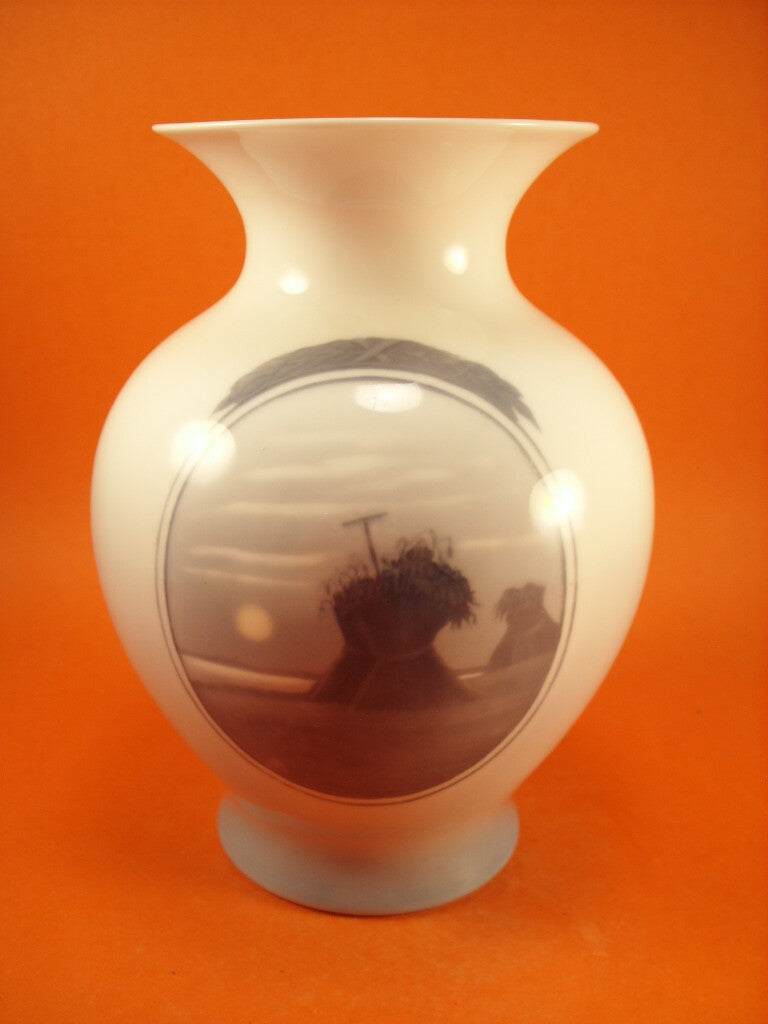 Royal Copenhagen Vaso in "Covoni di Grano" cod 187 porcellana dipinta a mano, cm 22