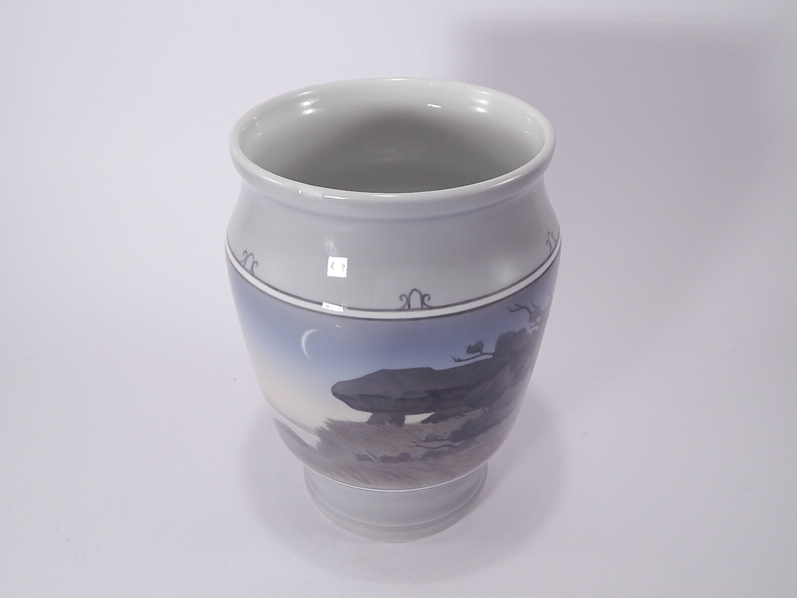 Royal Copenhagen porcellana Vaso in "Dolmen e la Luna" cod 2192/1906 d'antiquariato, cm 24