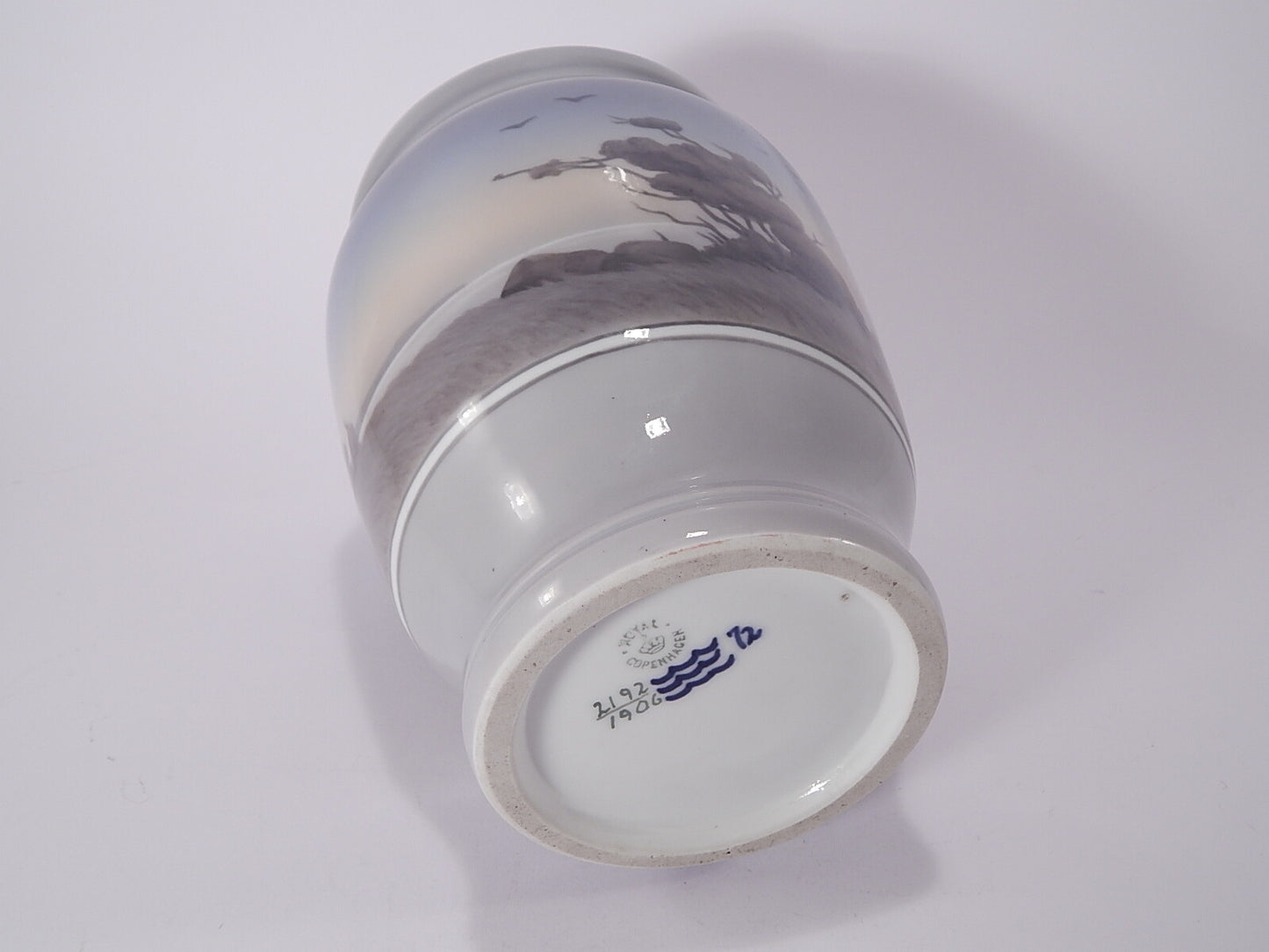 Vaso in "Dolmen e la Luna" cod 2192/1906 porcellana pezzo raro da collezione, cm 24