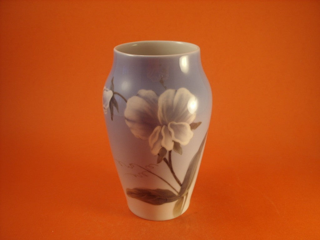 Royal Copenhagen Vaso in "Fiore Bianco" cod 2668/2037 porcellana dipinta a mano, cm 15