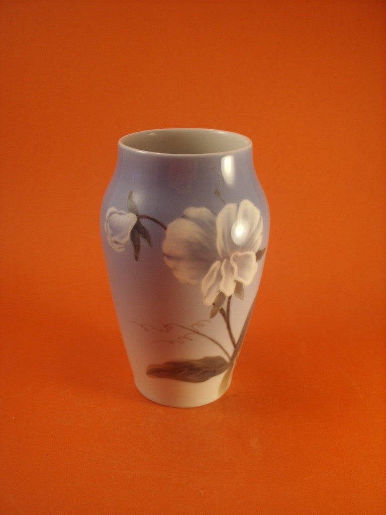 Royal Copenhagen Vaso in "Fiore Bianco" cod 2668/2037 decorazione porcellana da collezione, cm 15