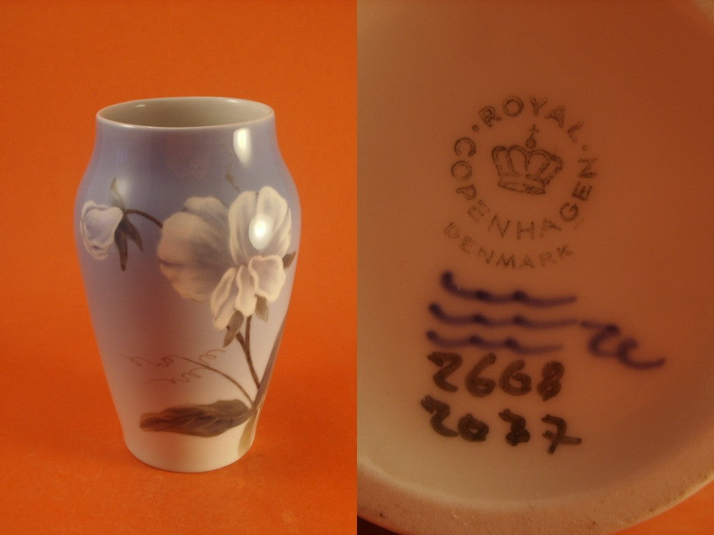 Vaso in "Fiore Bianco" cod 2668/2037 porcellana pezzo da collezione, cm 15