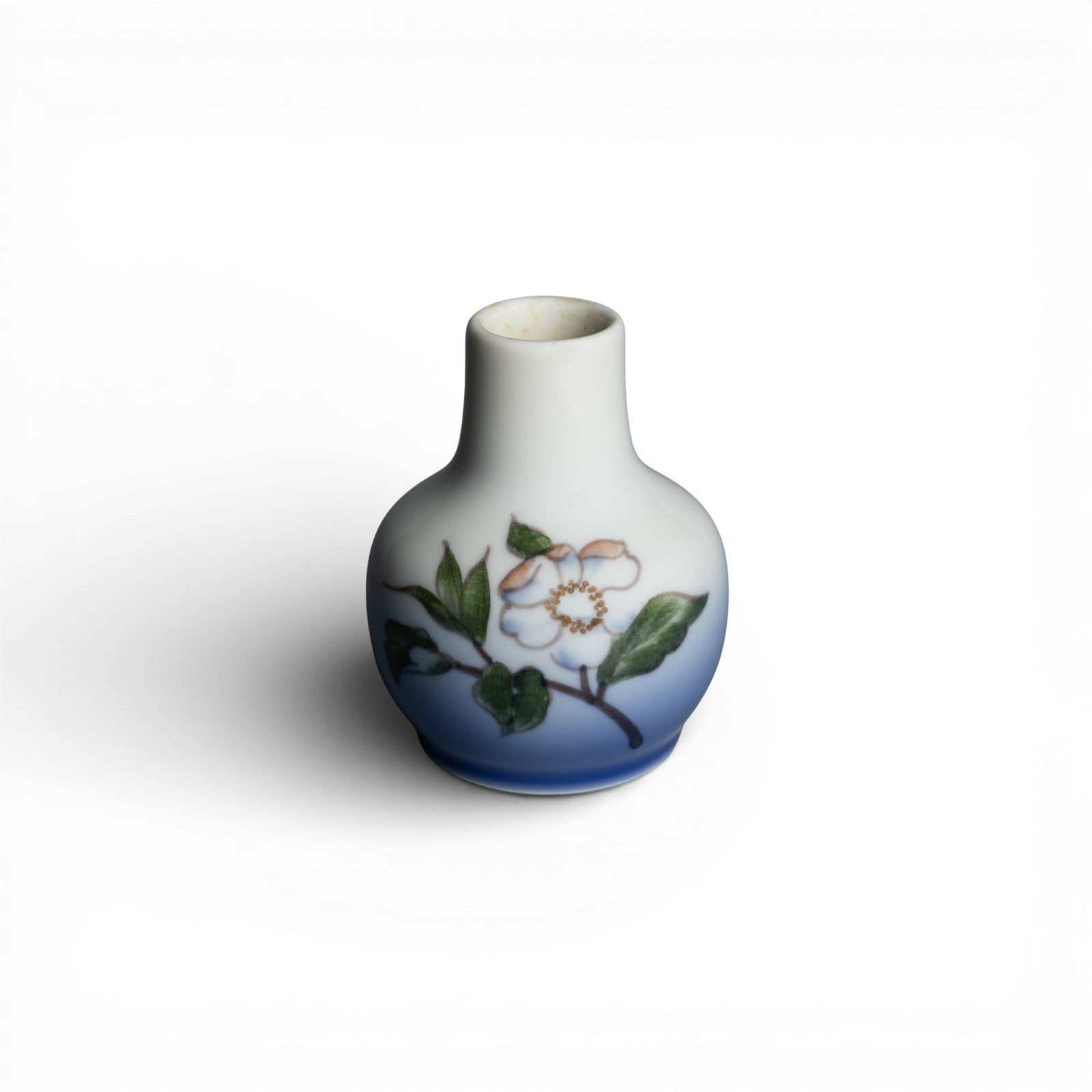 Royal Copenhagen Vaso in "Fiore Bianco" cod 366-116 porcellana dipinta a mano, cm 7