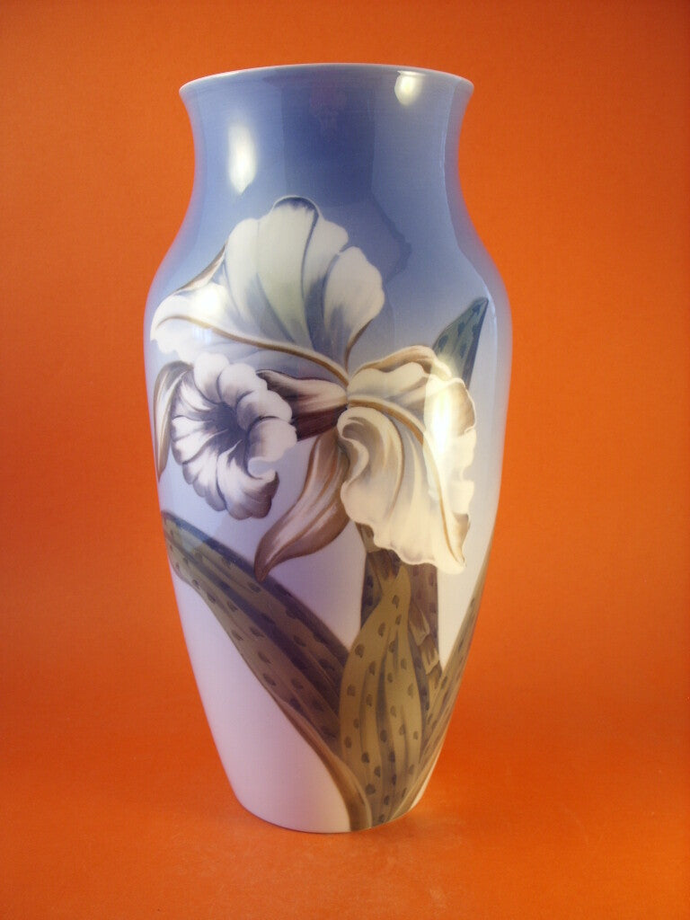 Vaso in "Fiori Bianchi" cod 2640/137 Royal Copenhagen porcellana autentica, cm 32