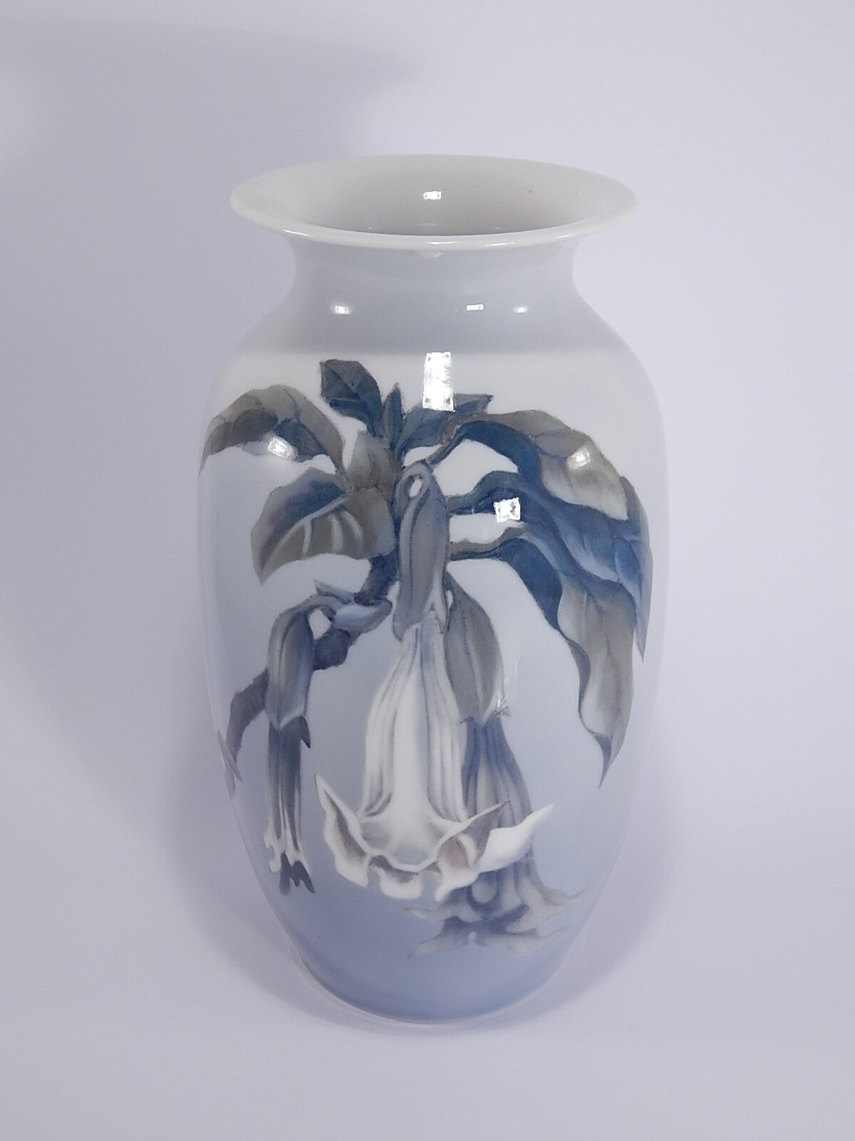 Vaso in "Fiori Bianchi" cod 2687/2983 porcellana pezzo raro da collezione, cm 32,5
