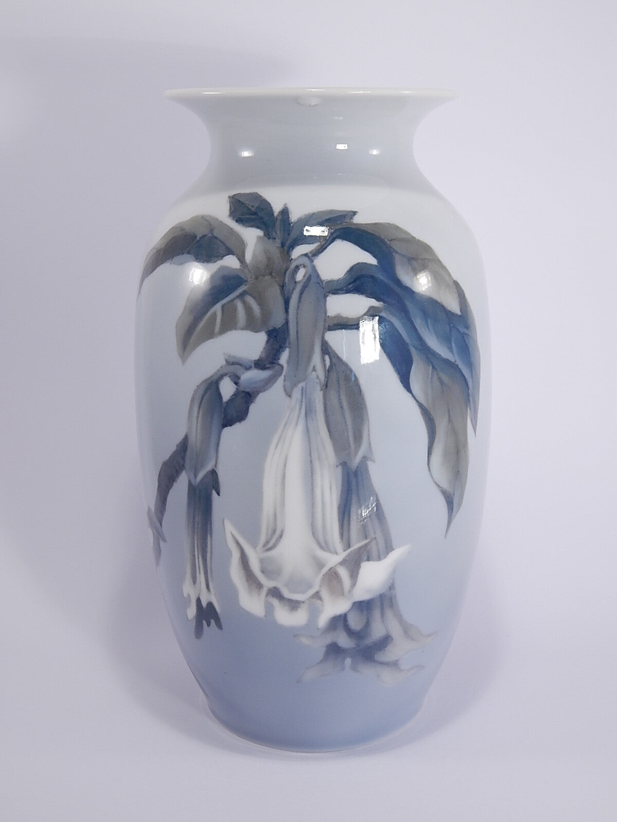 Royal Copenhagen Vaso in "Fiori Bianchi" cod 2687/2983 porcellana pregiata, cm 32,5