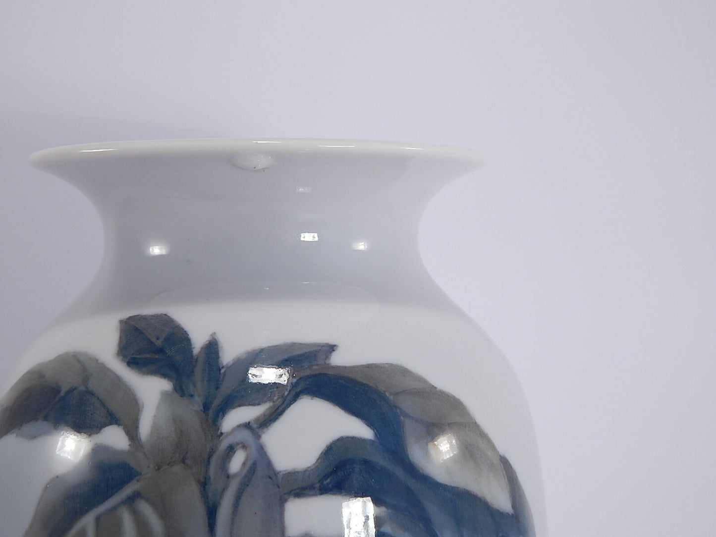 Vaso in "Fiori Bianchi" cod 2687/2983 porcellana originale d'epoca, cm 32,5
