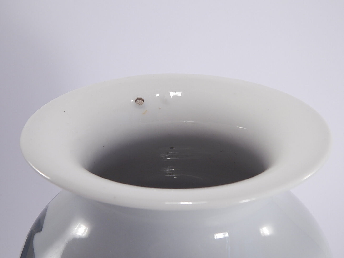 Royal Copenhagen Vaso in "Fiori Bianchi" cod 2687/2983 porcellana dipinta a mano, cm 32,5