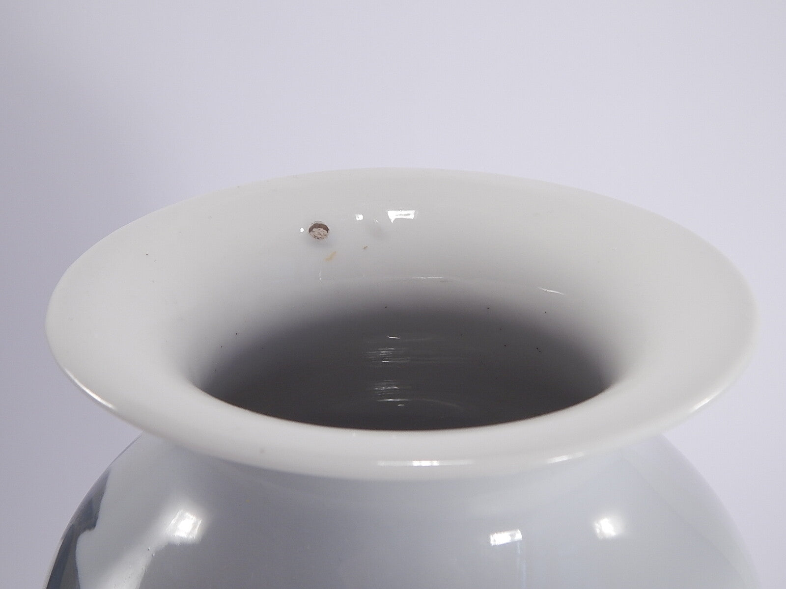 Royal Copenhagen Vaso in "Fiori Bianchi" cod 2687/2983 porcellana dipinta a mano, cm 32,5