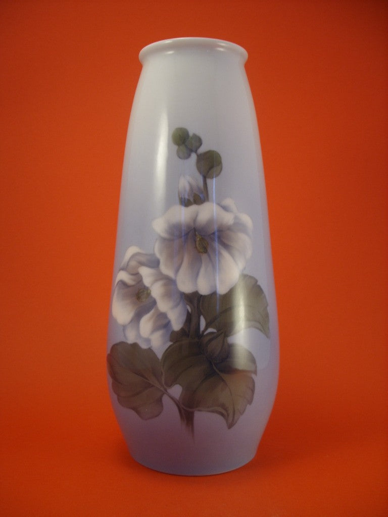 Royal Copenhagen Vaso in "Fiori" cod 2631/184 porcellana dipinta a mano, cm 28