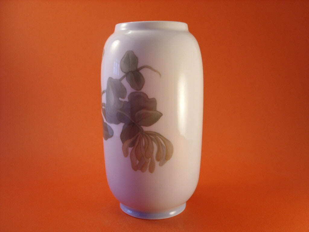 Vaso in "Fiori Rosa" cod 330/107 Royal Copenhagen porcellana autentica, cm 21