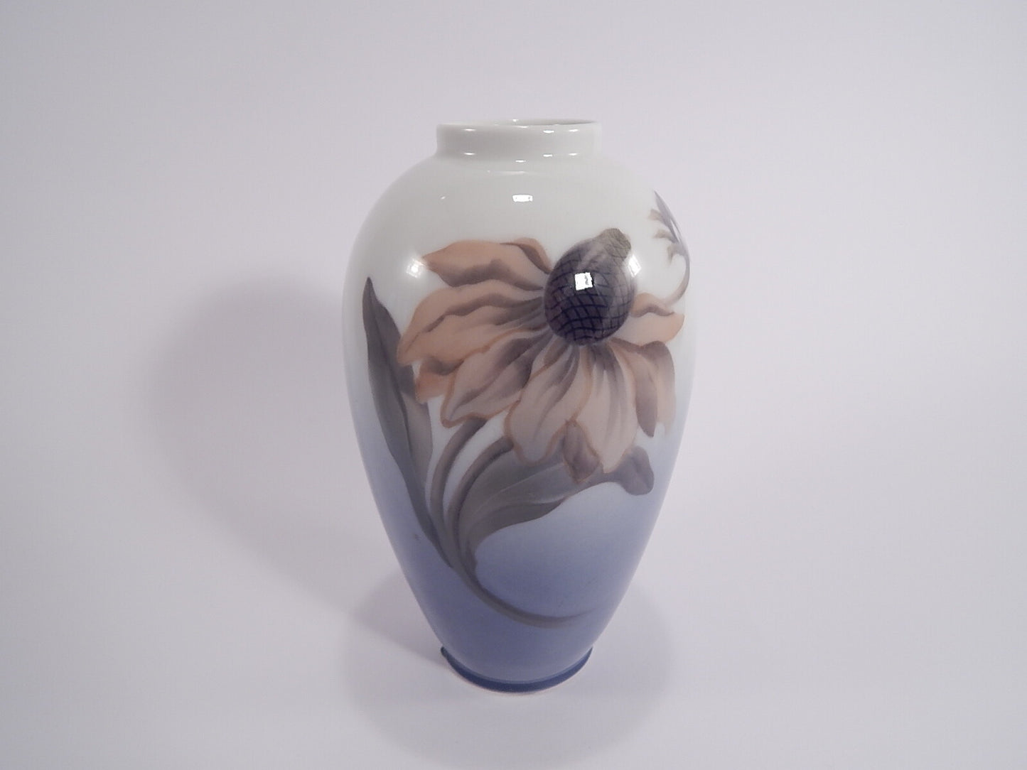 Vaso in "Girasole" cod 2680/47C porcellana pezzo da collezione, cm 18