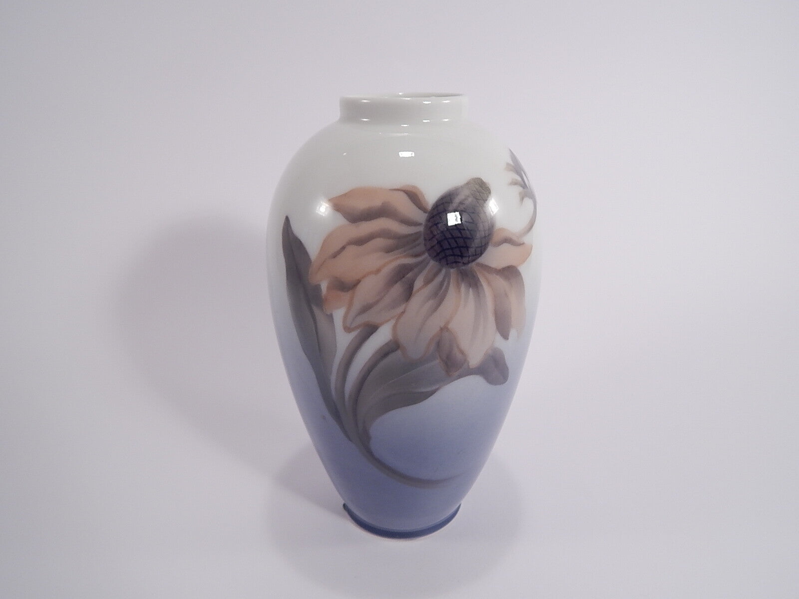 Vaso in "Girasole" cod 2680/47C porcellana pezzo da collezione, cm 18