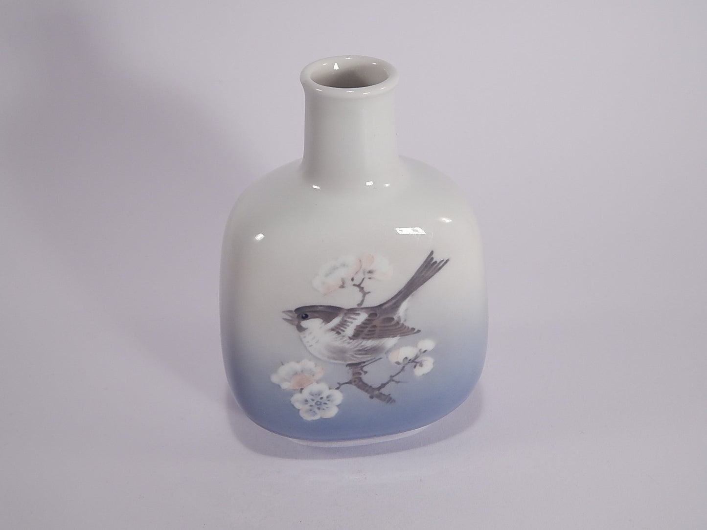 Royal Copenhagen Vaso in "Il Passerotto" cod 4878 decorazione porcellana da collezione, cm 15
