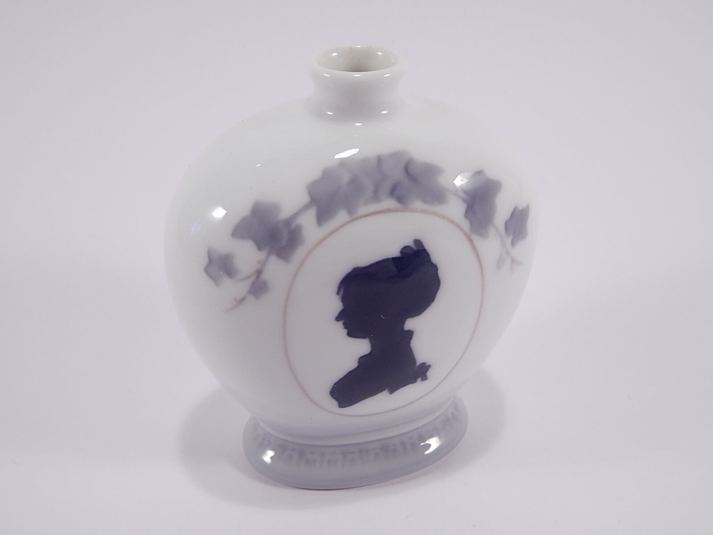 Vaso in "Knud Lyne Rahbek" cod 132 Royal Copenhagen porcellana autentica, cm 12