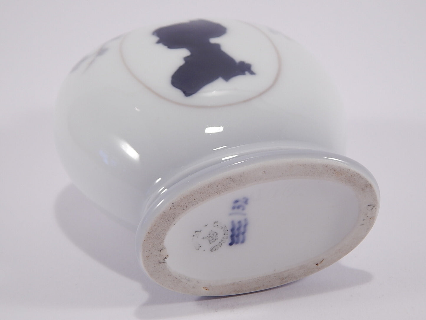 Royal Copenhagen Vaso in "Knud Lyne Rahbek" cod 132 decorazione porcellana da collezione, cm 12