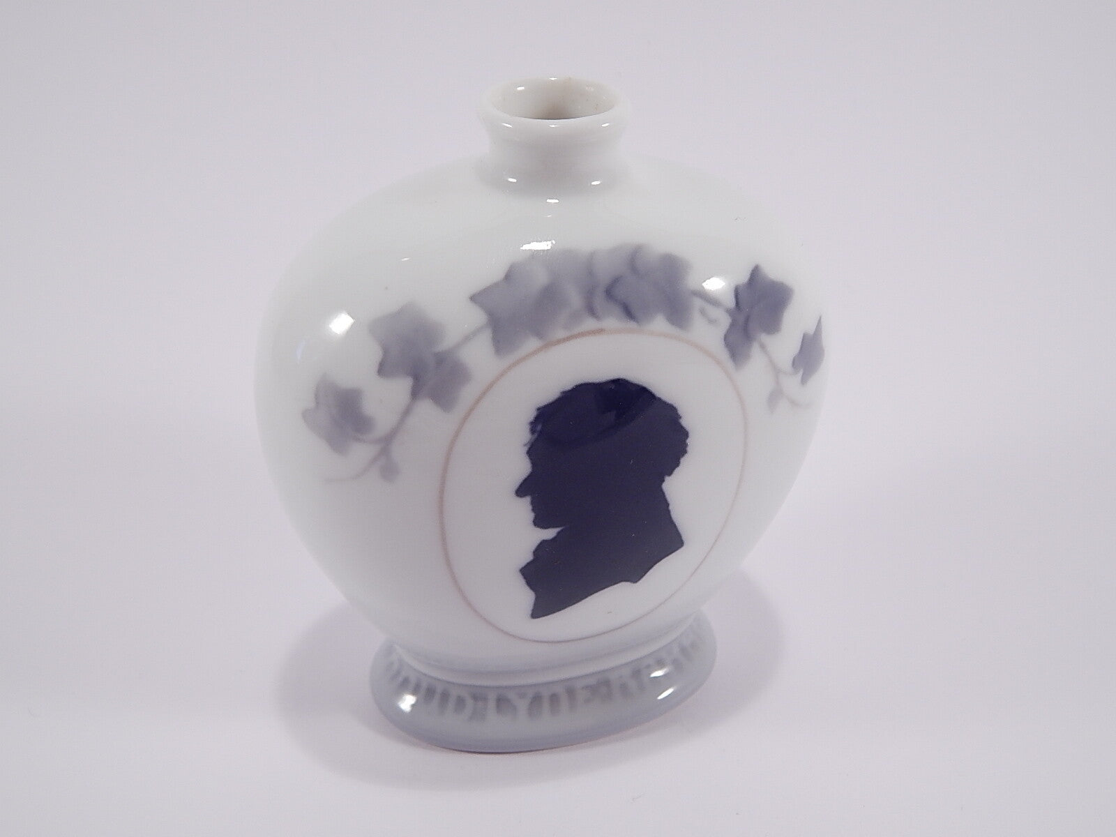 Vaso in "Knud Lyne Rahbek" cod 132 porcellana pezzo da collezione, cm 12