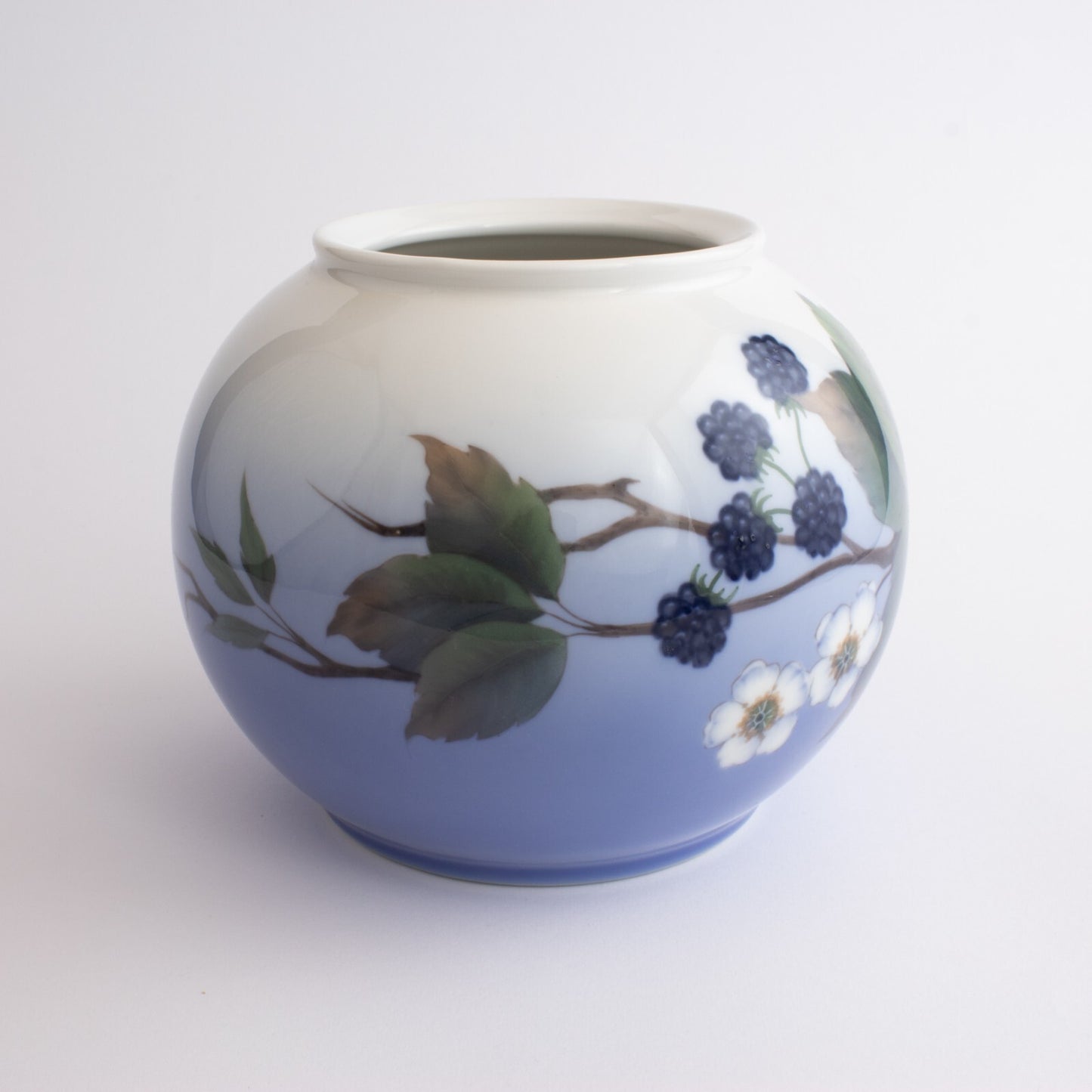 Royal Copenhagen Vaso in "Le More" Sfera cod 288-42-6 decorazione porcellana da collezione, cm 15