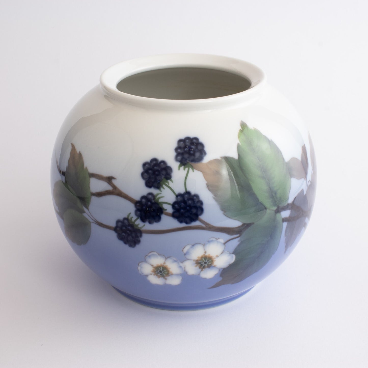 Vaso in "Le More" Sfera cod 288-42-6 porcellana originale d'epoca, cm 15